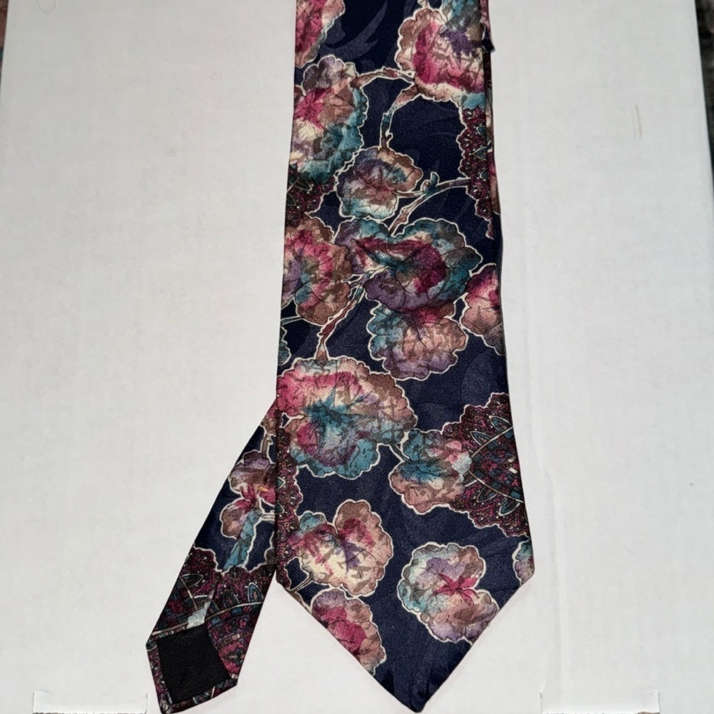 Oscar de la Renta Couture Collection Neckwear vintage men’s tie floral print